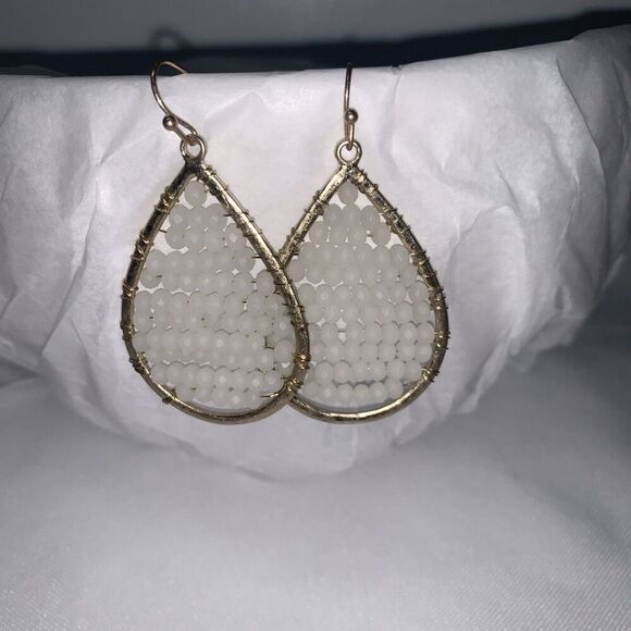 Marlyn Schiff Beaded White Crystal Earrings Tear Drop Dangle Gold Cream Wired - Picture 2 of 8